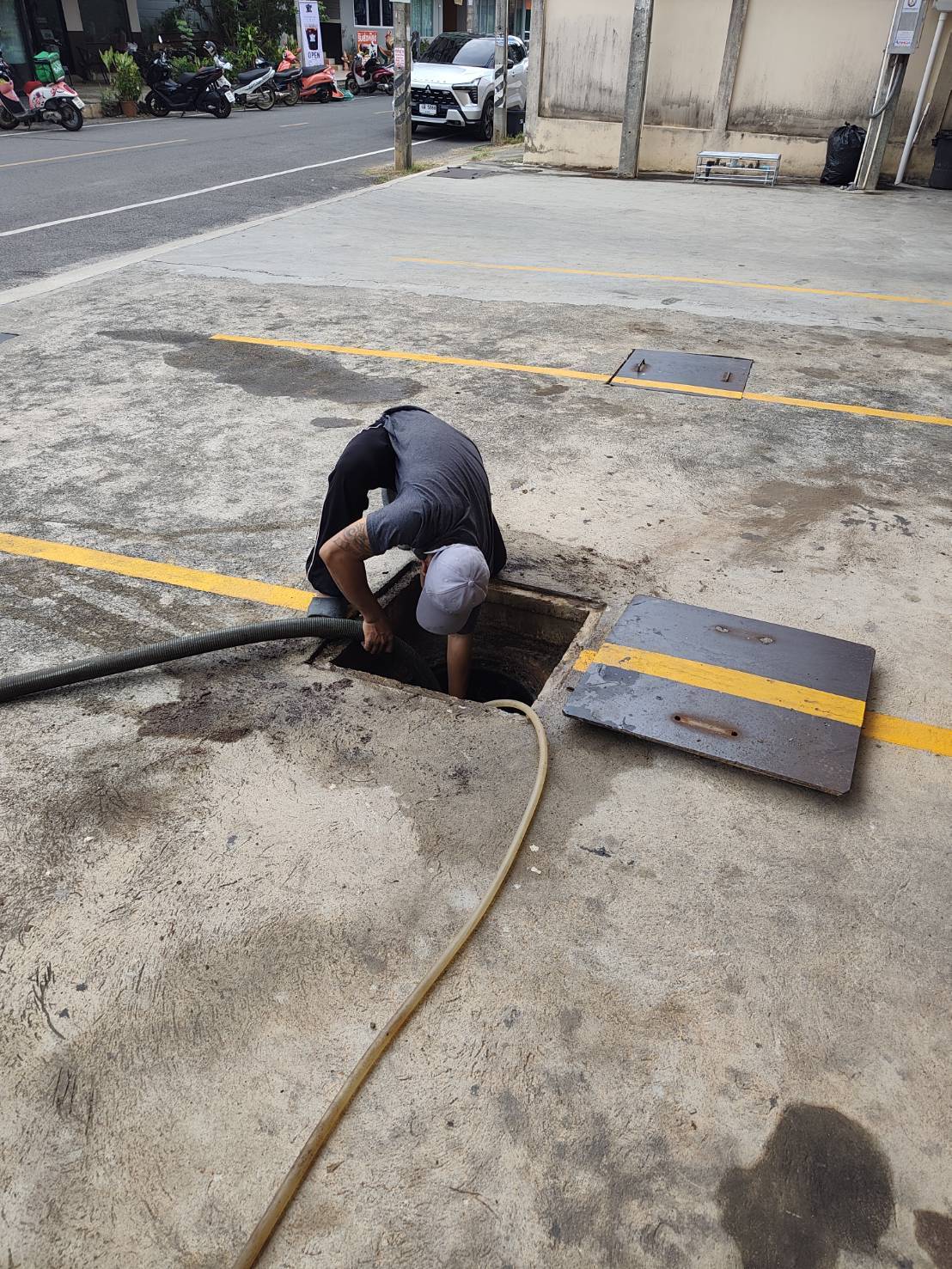 2 - https://onelongservice.com | วันลองเซอร์วิส ผู้ให้บริการรถดูดส้วม สูบส้วม แก้ท่อตัน ลอกท่อ และวางระบบบำบัดน้ำเสียครบวงจร ทีมช่างมืออาชีพ อุปกรณ์เฉพาะทาง เรียกใช้บริการได้ตลอด 24 ชั่วโมง
