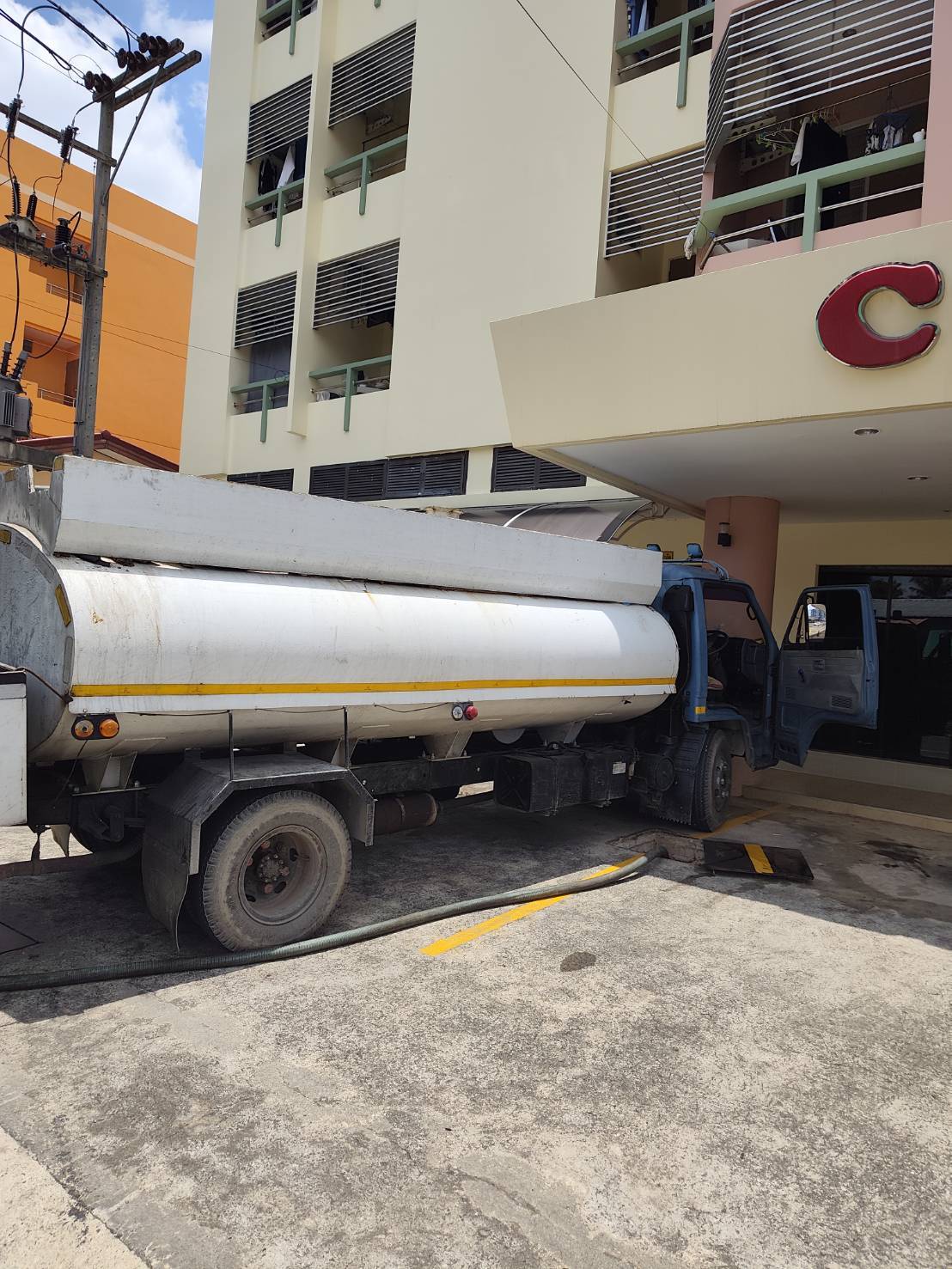 วันลองเซอร์วิส ผู้ให้บริการรถดูดส้วม สูบส้วม แก้ท่อตัน ลอกท่อ และวางระบบบำบัดน้ำเสียครบวงจร ทีมช่างมืออาชีพ อุปกรณ์เฉพาะทาง เรียกใช้บริการได้ตลอด 24 ช [..]