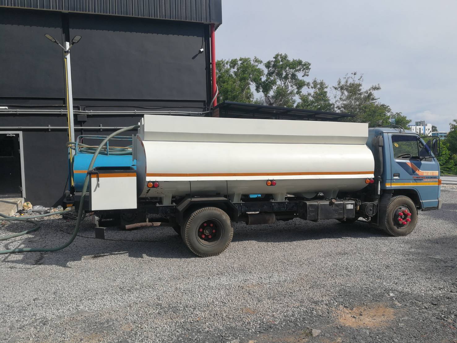 47 - https://onelongservice.com | วันลองเซอร์วิส ผู้ให้บริการรถดูดส้วม สูบส้วม แก้ท่อตัน ลอกท่อ และวางระบบบำบัดน้ำเสียครบวงจร ทีมช่างมืออาชีพ อุปกรณ์เฉพาะทาง เรียกใช้บริการได้ตลอด 24 ชั่วโมง